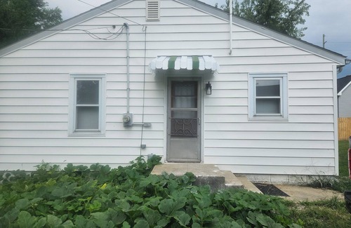 Stockwell Maison | Charming 2-bedroom house in Frankfort with AC