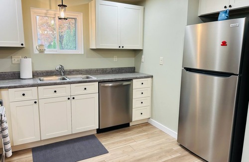Galesburg Maison | Charming 2-bedroom house in historical Galesburg neighborhood