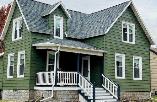 Galesburg Maison | Charming 2-bedroom house in historical Galesburg neighborhood