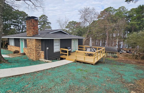Jefferson Maison | Charming 2-bedroom house in Jefferson with beautiful lake views!!