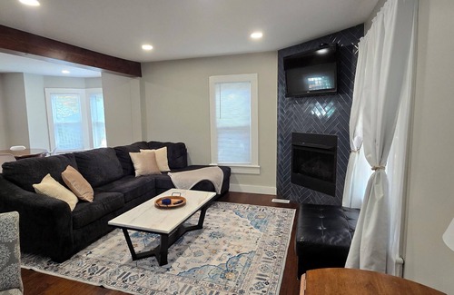 McPherson Maison | Charming 2-bedroom House near Downtown