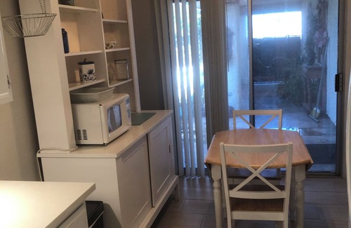 Chandler Maison | Charming 2-bedroom house in welcoming Sun Lakes with wild horse sightings.