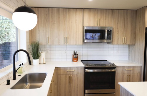 Downtown Vancouver Maison | Charming 2-bedroom House with Fire Place In lovely Vancouver Downtown