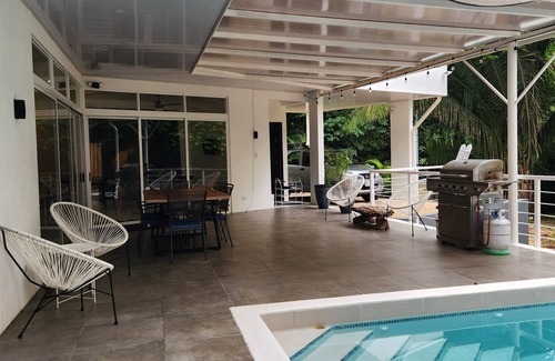 Canton Hojancha Maison | Charming 2-bedroom house in lovely Puerto Carrillo with WiFi, AC