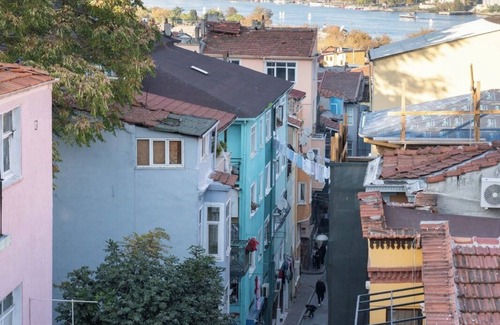 Balat Maison | Charming 2-bedroom house with WiFi and AC in vibrant Istanbul