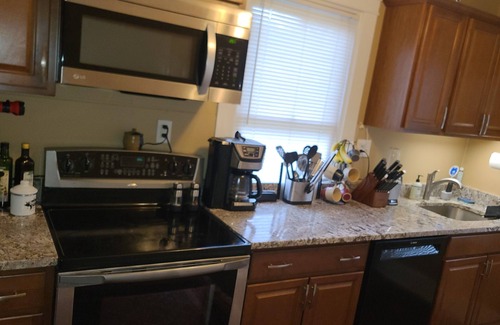 Natrona Maison | Charming 2-bedroom house with WiFi and AC in delightful Cheswick