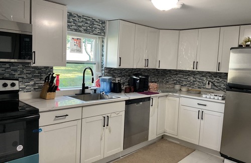 Holbrook Maison | Charming 2-bedroom house in delightful Holbrook with AC