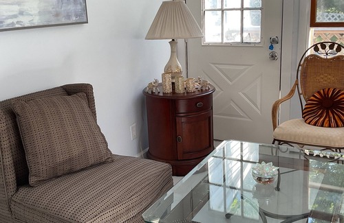 Holbrook Maison | Charming 2-bedroom house in delightful Holbrook with AC