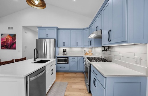 Merrimac Maison | Charming 2-bedroom house Lake Home with wifi and all the amenities!