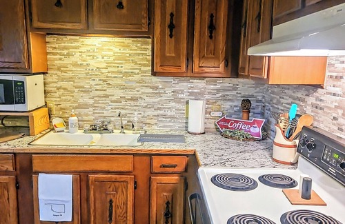 Granite Maison | Charming 2-bedroom house in Granite nestled at the foot of the Quartz Mountains