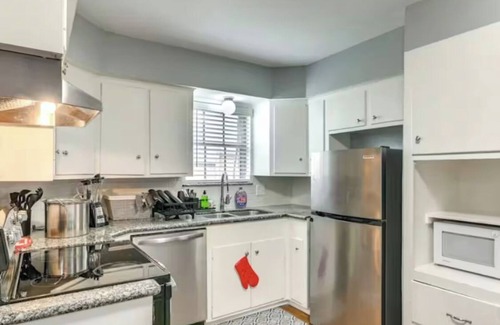 Westbury Maison | Charming 2-bedroom house with WiFi, AC in Houston