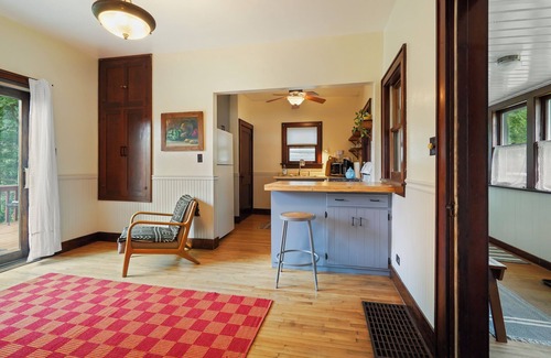 Viroqua Maison | Charming 2-bedroom house in Viroqua with AC