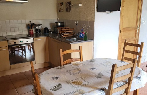Cuille Maison | Charming 2-bedroom house in soothing Cuillé with WiFi
