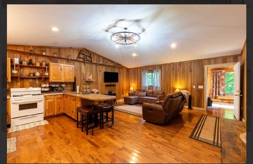Lookout Maison | Charming 2-bedroom house in Hico, with bonus room