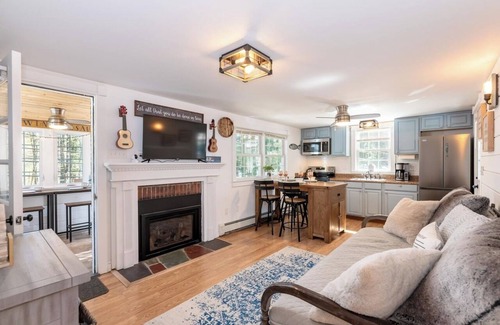 Alton Bay Maison | Charming 2-bedroom house with WiFi and W/D in Alton Bay-10 min to Gunstock