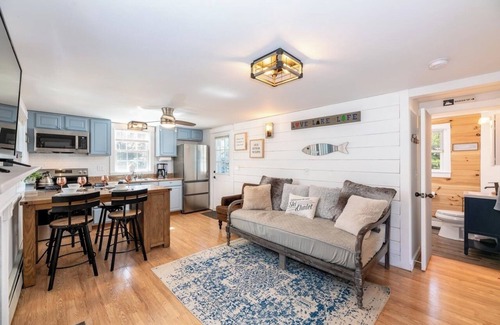 Alton Bay Maison | Charming 2-bedroom house with WiFi and W/D in Alton Bay-10 min to Gunstock