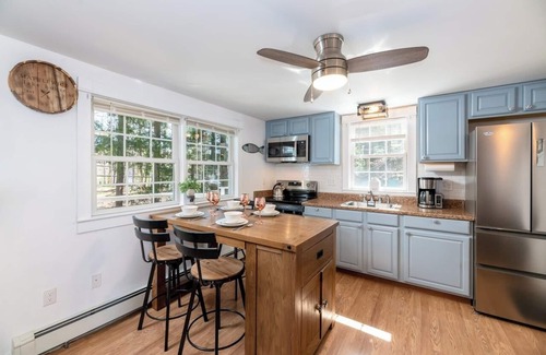 Alton Bay Maison | Charming 2-bedroom house with WiFi and W/D in Alton Bay-10 min to Gunstock