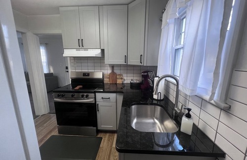 Ottawa Maison | Charming 2-bedroom house in awesome Toledo with WiFi, AC