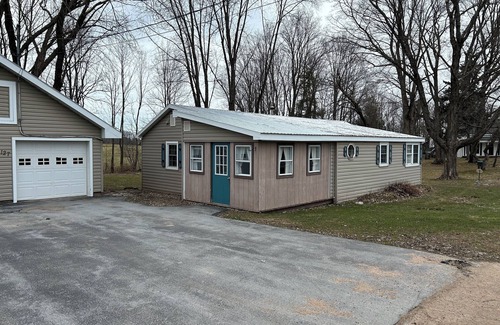 Turin Maison | Charming 2-bedroom house in pleasant Turin on snowmobile and atv trail