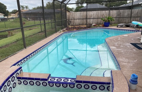 Cocoa Maison | Charming 1-bedroom in the hidden gem of Cocoa Florida with WiFi, AC, and Pool.