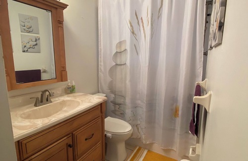 Cocoa Maison | Charming 1-bedroom in the hidden gem of Cocoa Florida with WiFi, AC, and Pool.