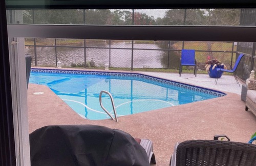 Cocoa Maison | Charming 1-bedroom in the hidden gem of Cocoa Florida with WiFi, AC, and Pool.
