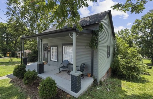 Chestnut Hill Maison | Charming 2-bedroom in heart of Wedgewood Houston