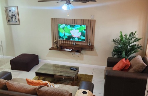 Harbour View Maison | Charming 2-bedroom Townhome with 24-hr security close to the Airport