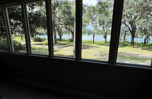 Lake Park Cottage | Charming 2-bedroom lake front cottage in lovely Lake Park Georgia.