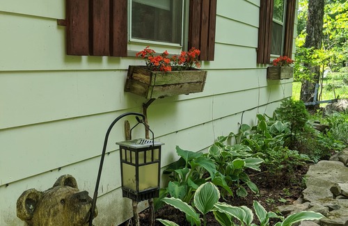 Roscoe Cottage | Charming 2 Bedroom Lakefront Cottage in the Catskill Mountains