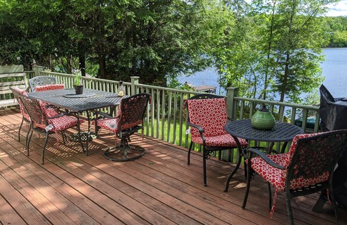 Roscoe Cottage | Charming 2 Bedroom Lakefront Cottage in the Catskill Mountains