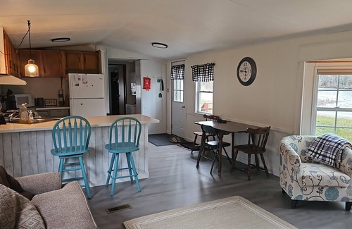 St. Johnsville Maison | Charming 2-bedroom mobile home with WiFi & Window AC in Fort Plain