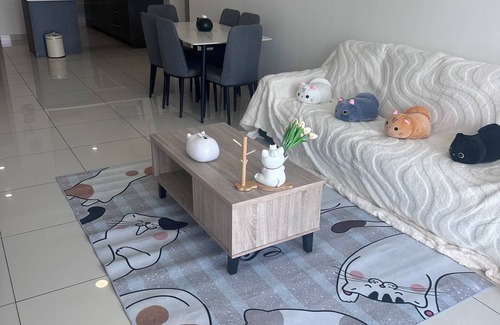 Central District Appartement | Charming 2-bedroom apartment with fitness room, WiFi in delightful Johor Bahru