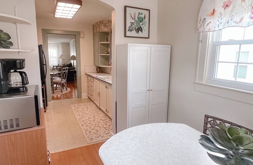 Kokomo Maison | Charming 2 bedroom one bath home close to Highland Park!