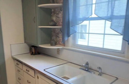 Kokomo Maison | Charming 2 bedroom one bath home close to Highland Park!