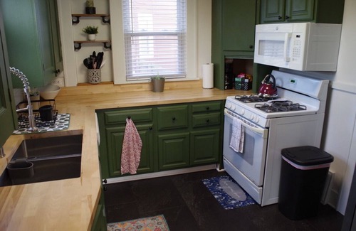 Galesburg Maison | Charming 2-bedroom, pet-friendly home in Galesburg—near to Knox College