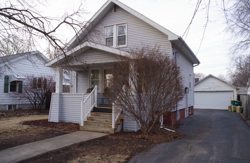 Galesburg Maison | Charming 2-bedroom, pet-friendly home in Galesburg—near to Knox College