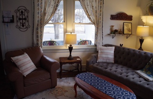 Galesburg Maison | Charming 2-bedroom, pet-friendly home in Galesburg—near to Knox College