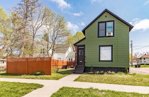 Ashland Maison | Charming 2-Bedroom Pet-Friendly Home Walkable to Downtown, Murals & Coffeehouse