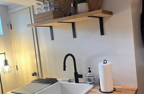 Inglewood Cottage | Charming 2-bedroom rental in enjoyable East Nashville with WiFi, AC