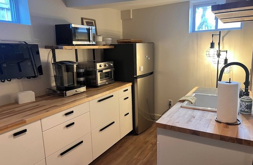Inglewood Cottage | Charming 2-bedroom rental in enjoyable East Nashville with WiFi, AC