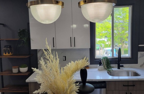 Uniondale Appartement | Charming 2-bedroom rental centrally located