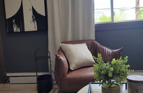 Uniondale Appartement | Charming 2-bedroom rental centrally located