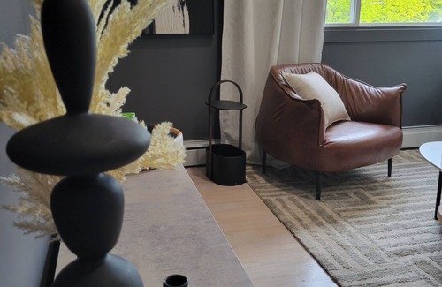 Uniondale Appartement | Charming 2-bedroom rental centrally located