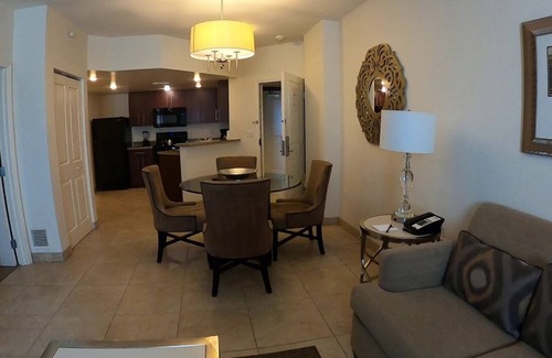 Enterprise Station Balnéaire | Charming 2-bedroom resort adjacent to South Point Casino. NFR guests welcome!
