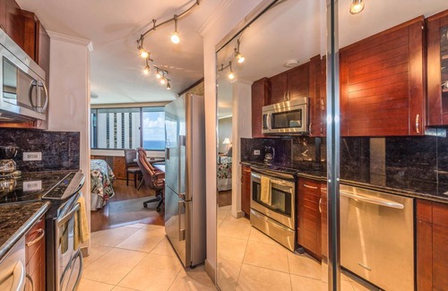 Waikiki Copropriété | Charming 2-bedroom separate entry condos in fabulous Honolulu with Free Parking