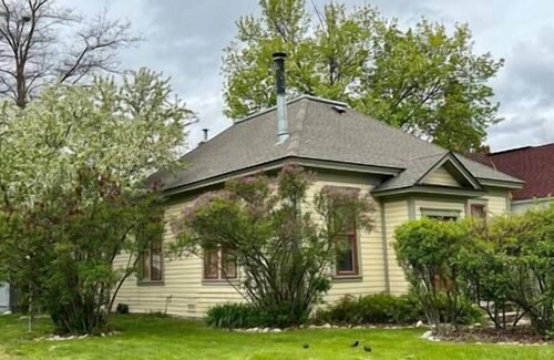 Hamilton Maison | Charming 2 bedroom, south side Hamilton home!