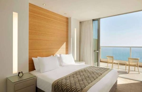 Acre Appartement | Charming 2 bedroom Suite with Sea View