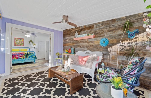 Navarre Cottage | Charming 2-bedroom suite in soothing Navarre with AC, WiFi