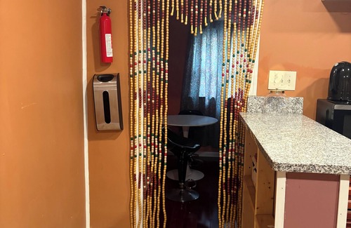 Wilmington Maison | Charming 2-bedroom townhome in Wilmington with WiFi, close to riverfront.